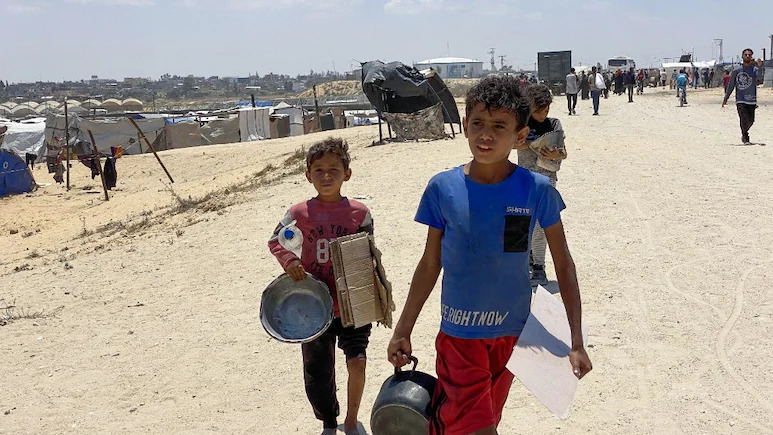 “Tidak Bisa Mendapatkan Makanan Untuk Anak-Anak Saya”: Kekacauan di Lokasi Distribusi Makanan di Gaza