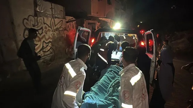 Serangan Israel di Gaza menewaskan 90 orang, kata tim penyelamat, setelah Hamas dituduh membunuh tentara